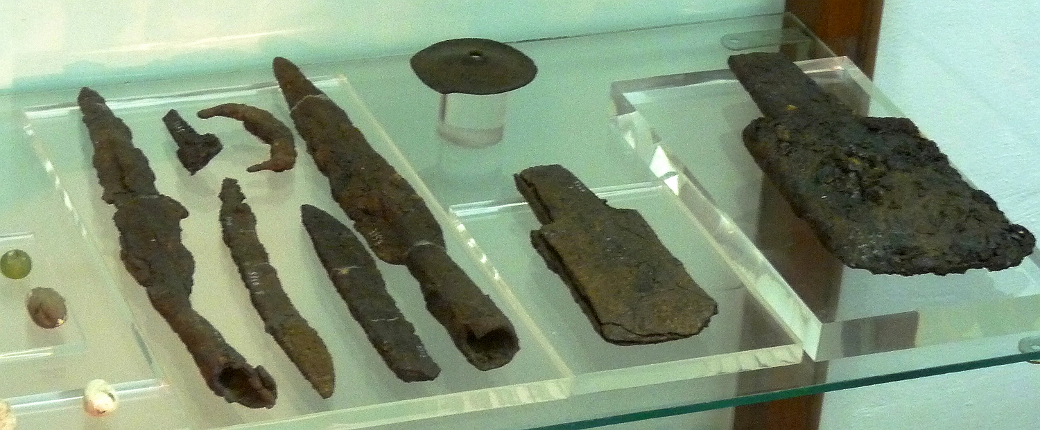 weapons from the Geometric cemetery of Tsikalarió Naxos