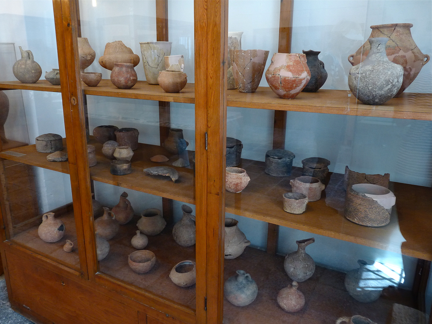 Bronze age clay vessels