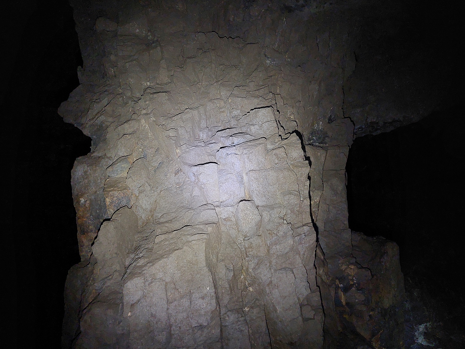 in der Schmirgelmine Sarandara, Koronos, Naxos