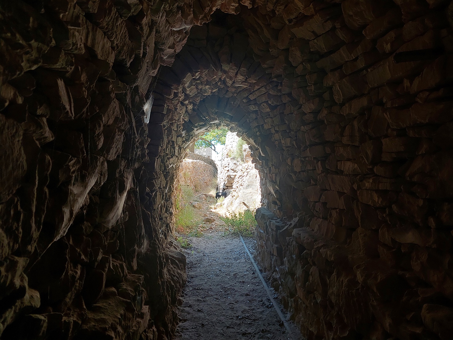 in der Schmirgelmine Sarandara, Koronos, Naxos
