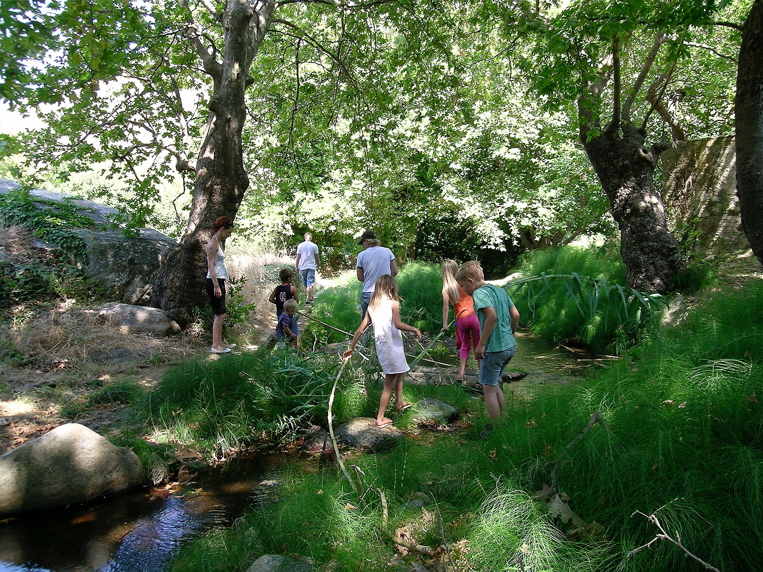 am Fluss bei Apollonas