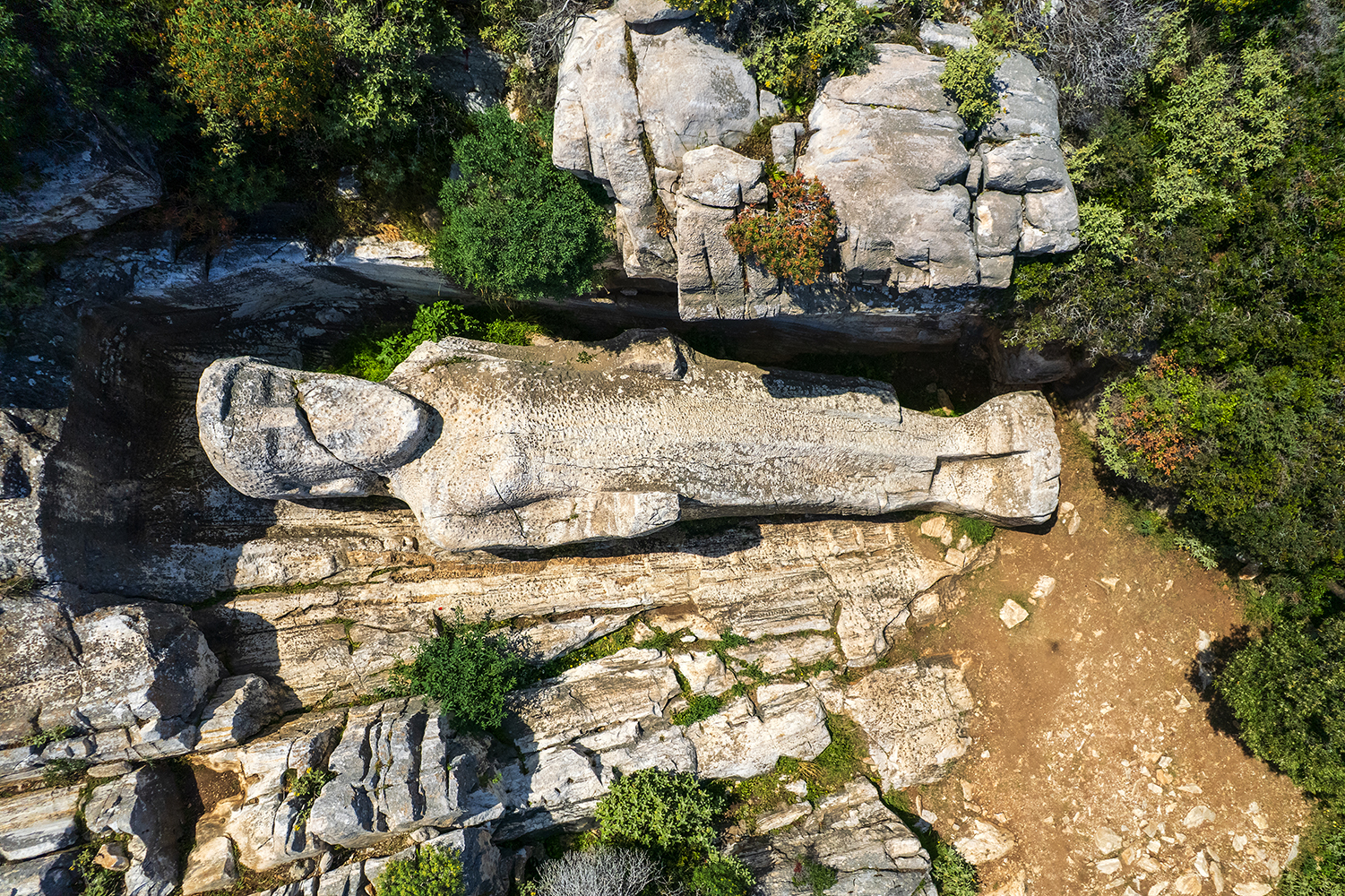 der Kouros von Apollonas, Naxos, aus der Luft