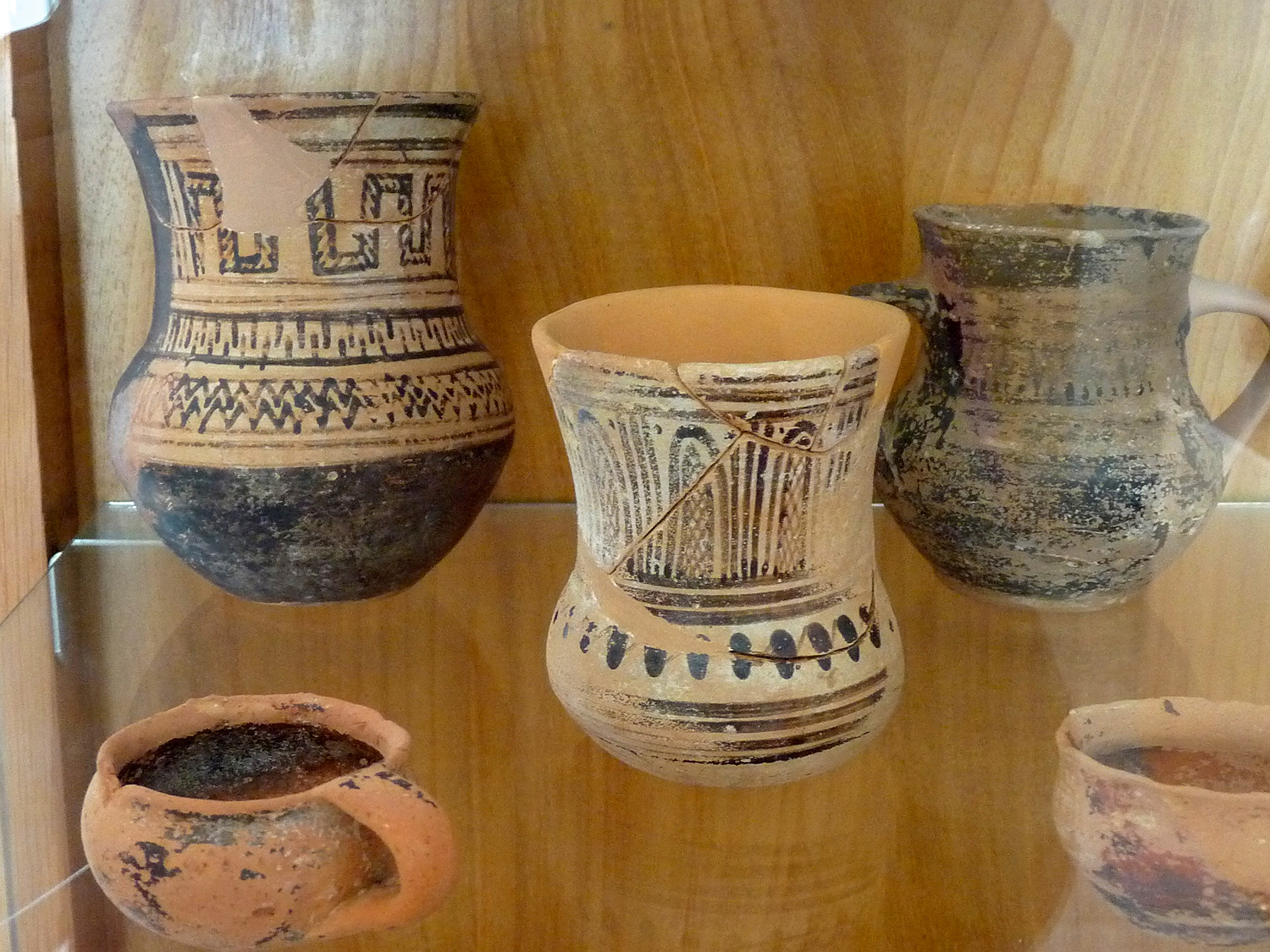 amphorae from a Geometric tomb Chóra Naxos