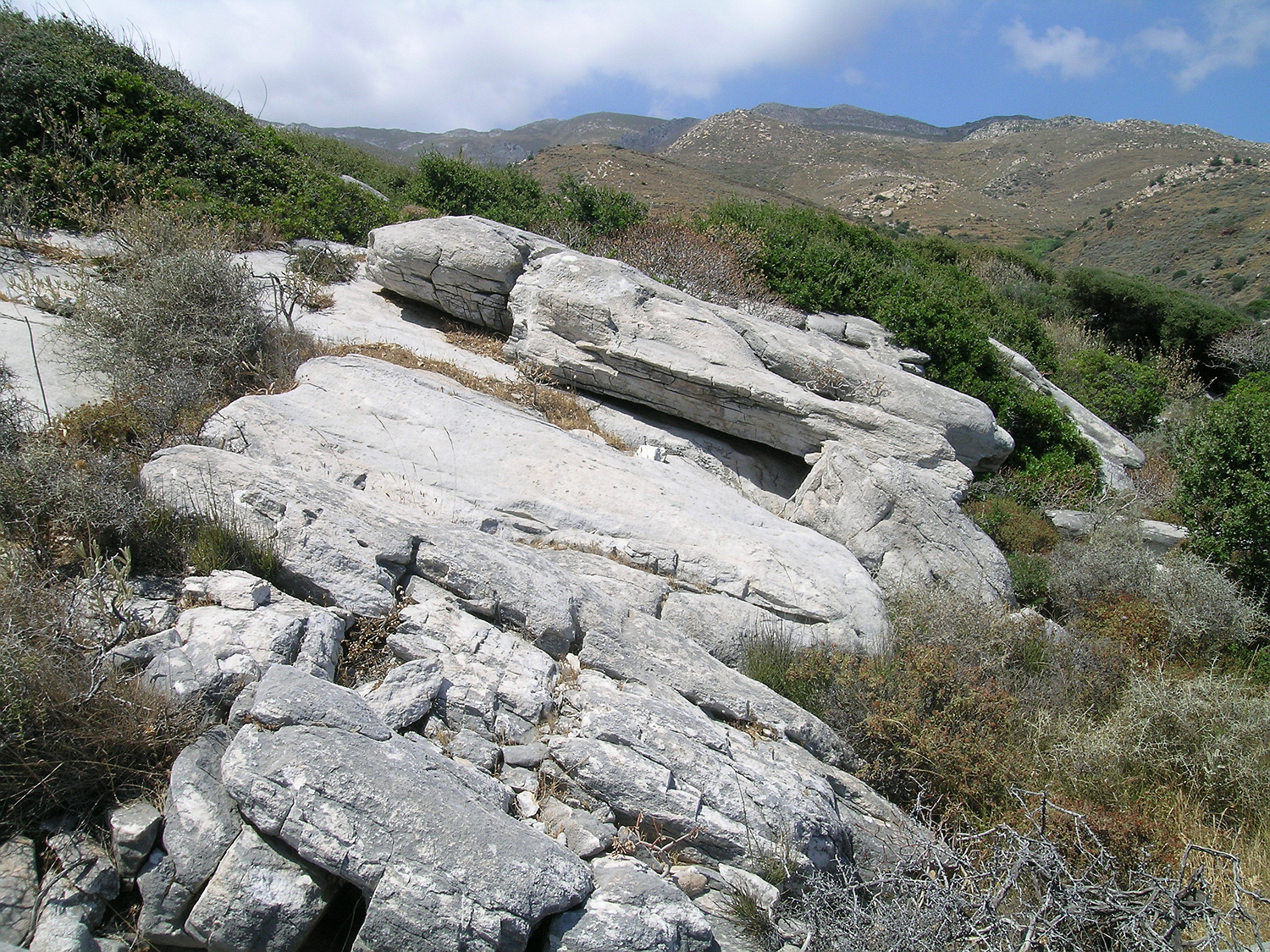 im antiken Steinbruch bei Apollonas