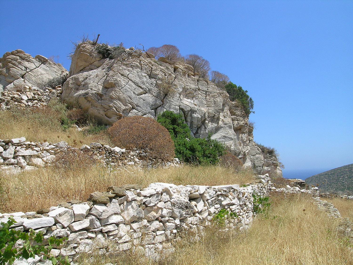 im antiken Steinbruch bei Apollonas