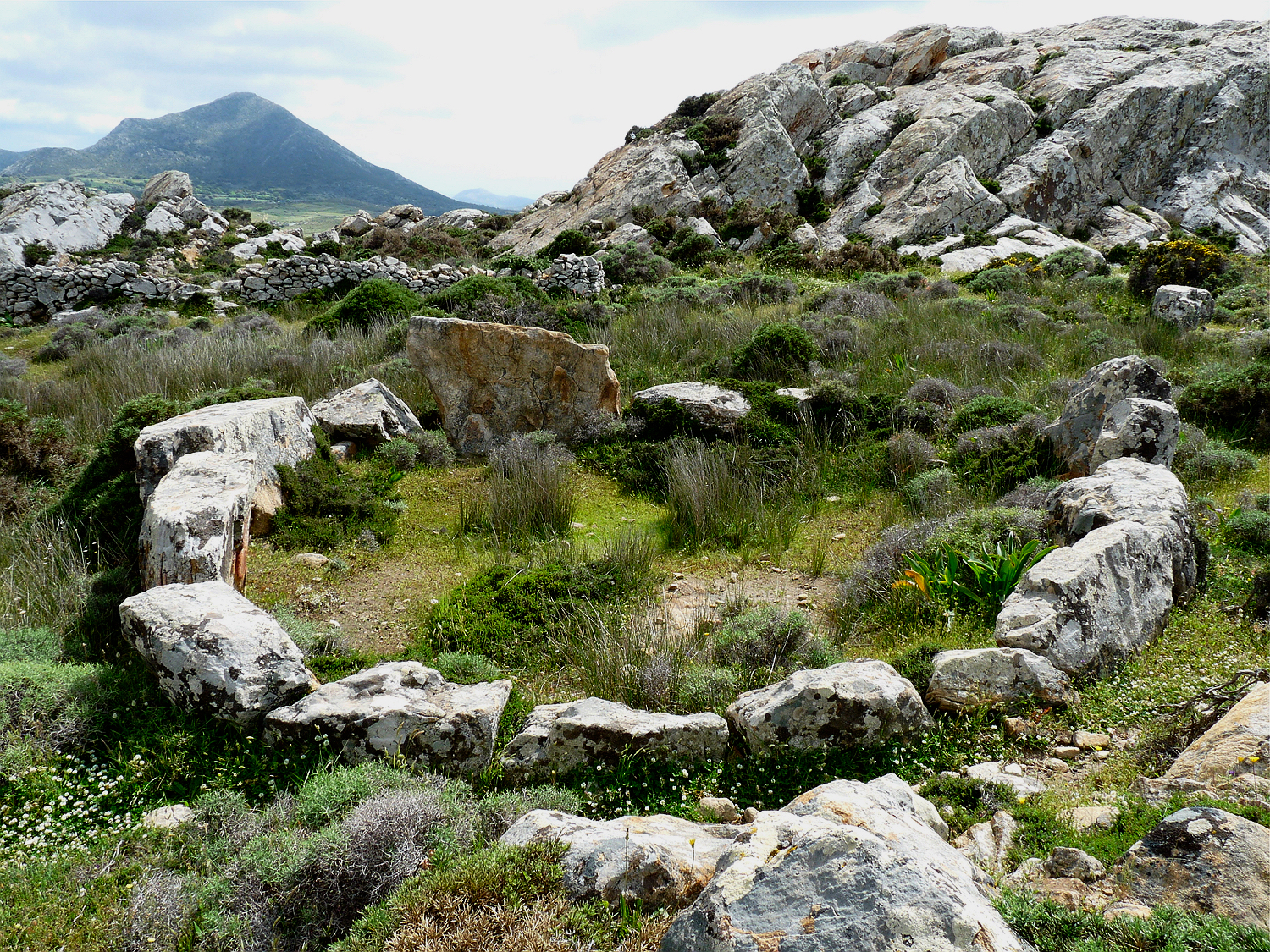 Geometric cemetery near Tsikalarió Naxos