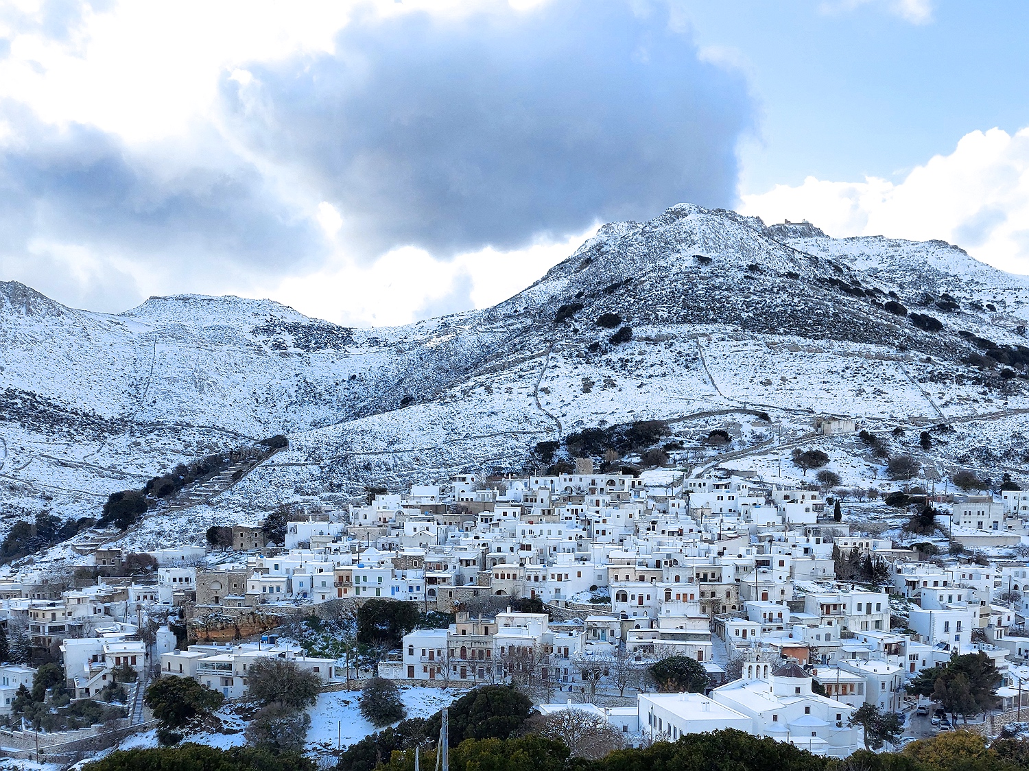 Schnee in Apiranthos, Naxos