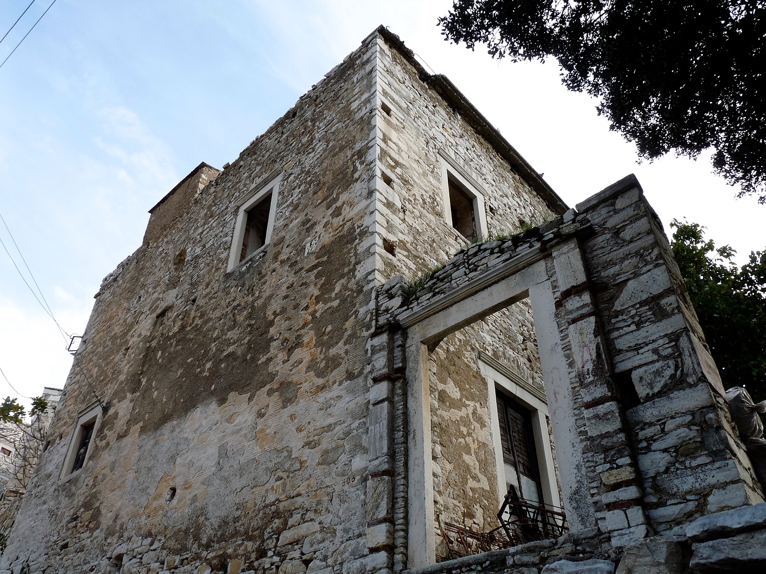 altes aus Stein gemauertes Haus in Apiranthos