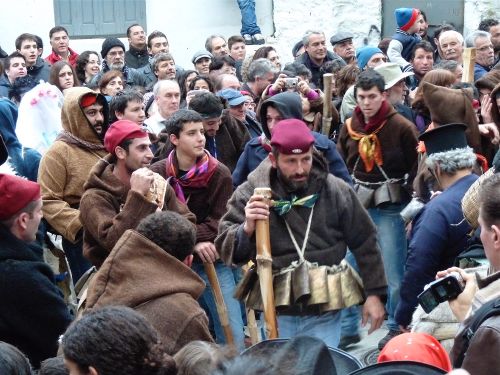 Karneval in Apiranthos: koudounati